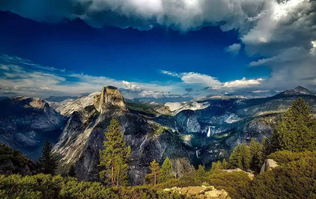 Yosemite Park has the Most Amazing Natural Scenery - in California